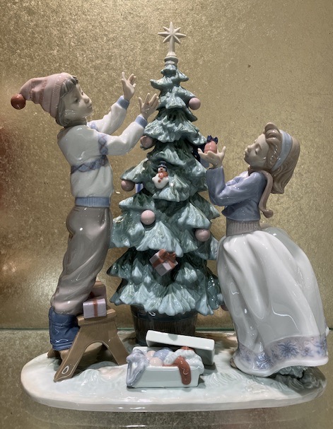 リヤドロ LLADRO 「クリスマスツリーを飾ろう」素敵！ - 置物